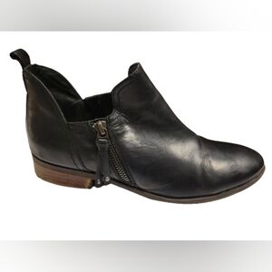 Lucca Lane sayge Women's black leather Chelsea ankle boots size 10